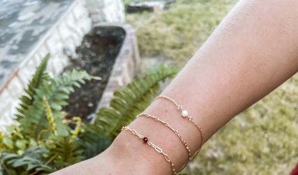 Three Gen Custom and Permanent Jewelry Bar