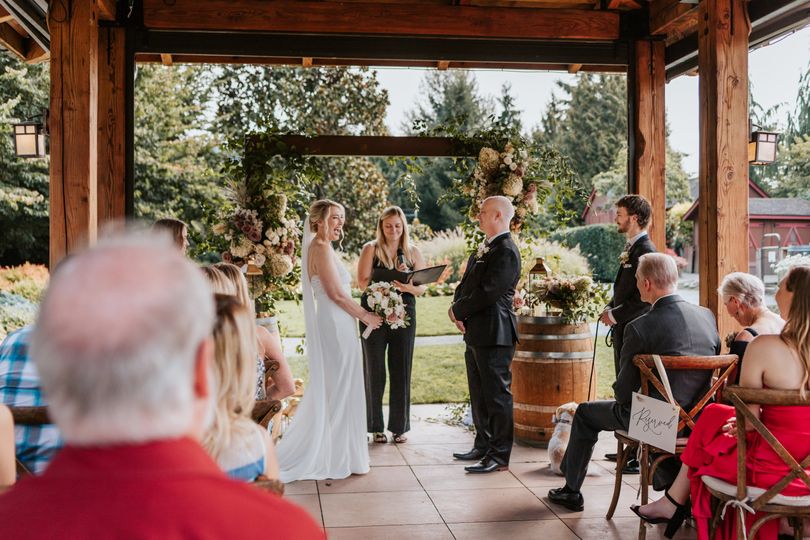 Hillary Lundberg - PNW Wedding Officiant