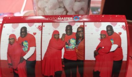 Flawless Mirror Me Photo Booth