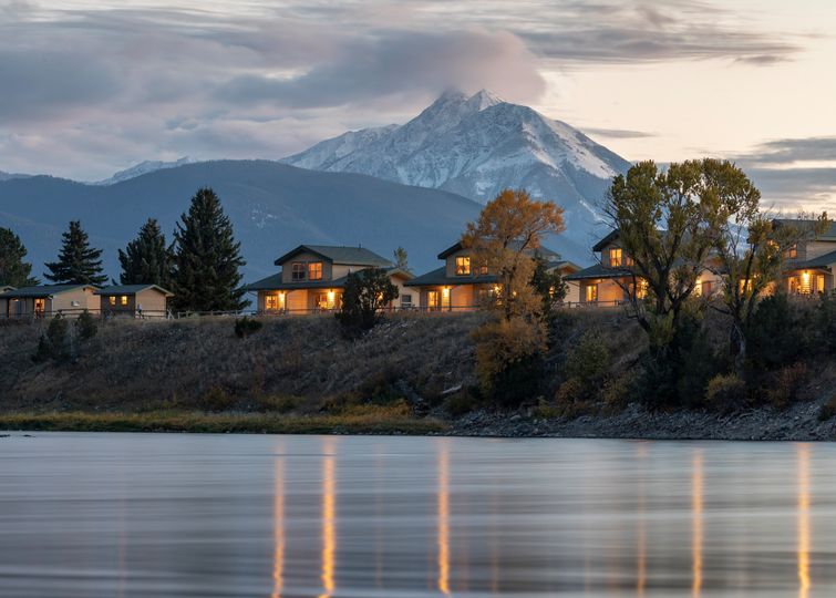 Yellowstone Valley Lodge