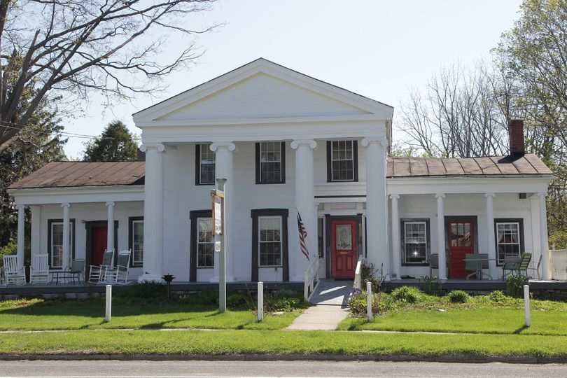 Glass Magnolia Bed and Breakfast