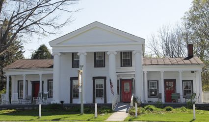 Glass Magnolia Bed and Breakfast