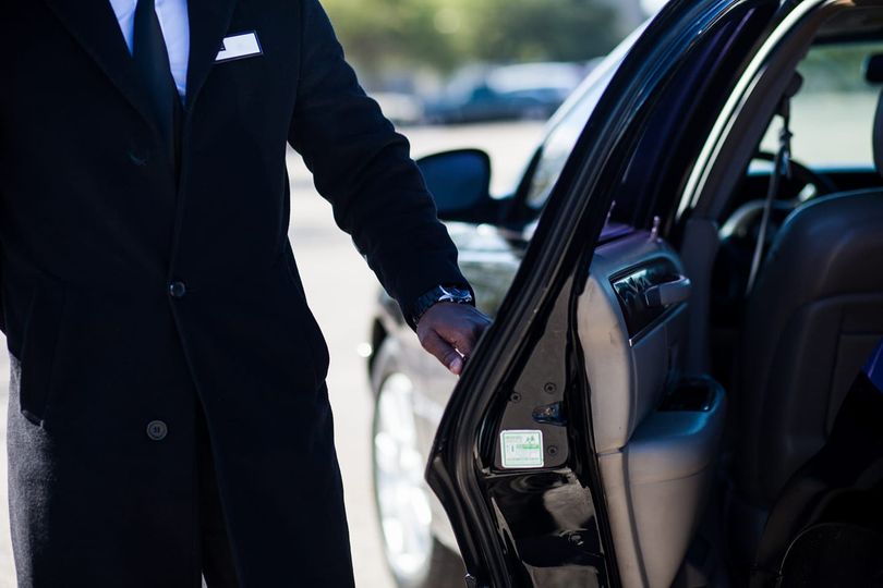 LeChic Transport & Limo Services LLC