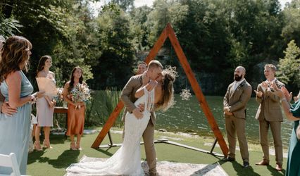 Hannah Booth Photo & Video