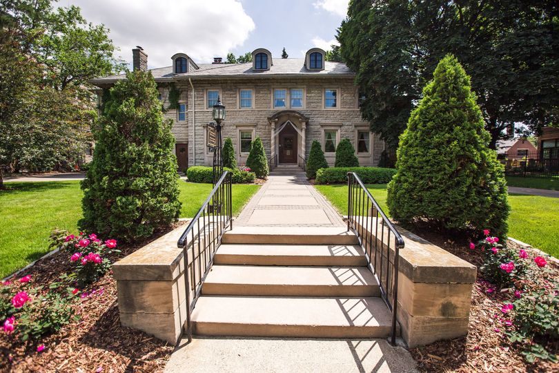 St. Paul College Club