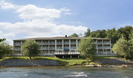 BEST WESTERN PLUS River Escape Inn & Suites