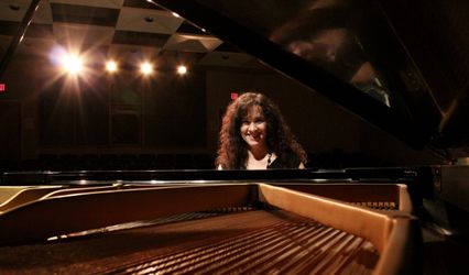 Susan Johnson, Pianist and Vocalist