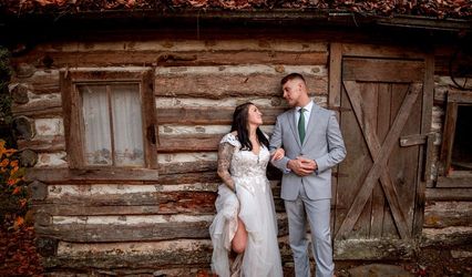 Honeymoon Creek Weddings