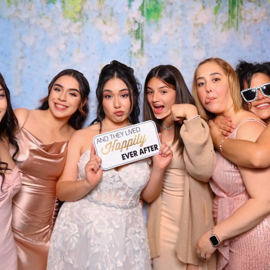 Extra Moments Photo Booths