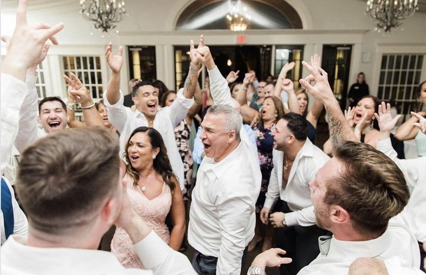 DJ 100 The Wedding Guy