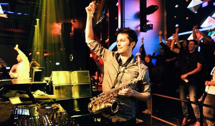 Tim Lacatena (DJ + Sax)