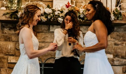 Officiant Erin