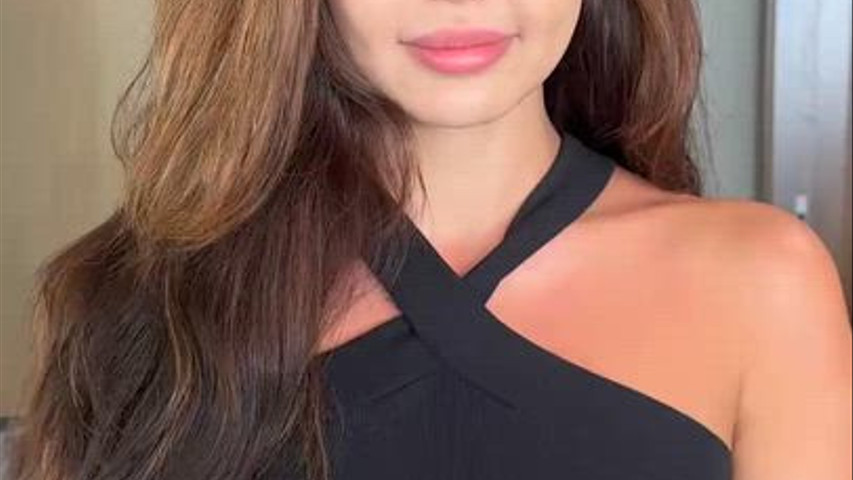 Your face doesn’t match your body? Suntan or sunburn. 