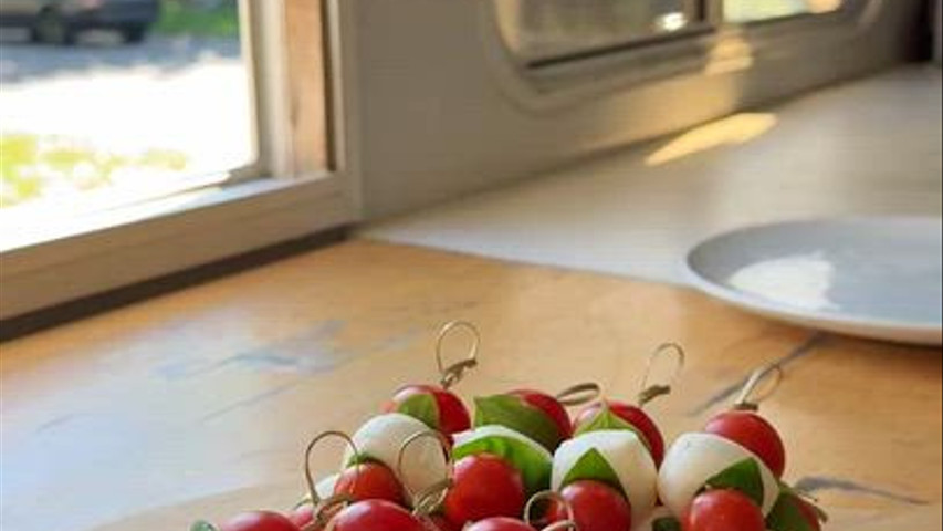 CAPRESE SKEWERS