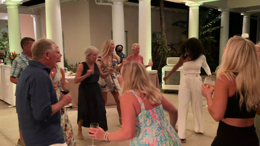 Singer-Pianist hype guests up with Tina Turner song! 
