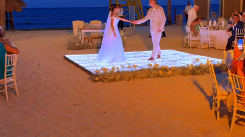 An amazing wedding and the full moon as a guest