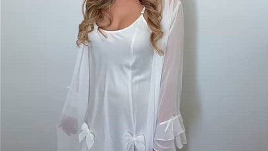Hair done, makeup flawless… Dress magic! A princess, shut up! 