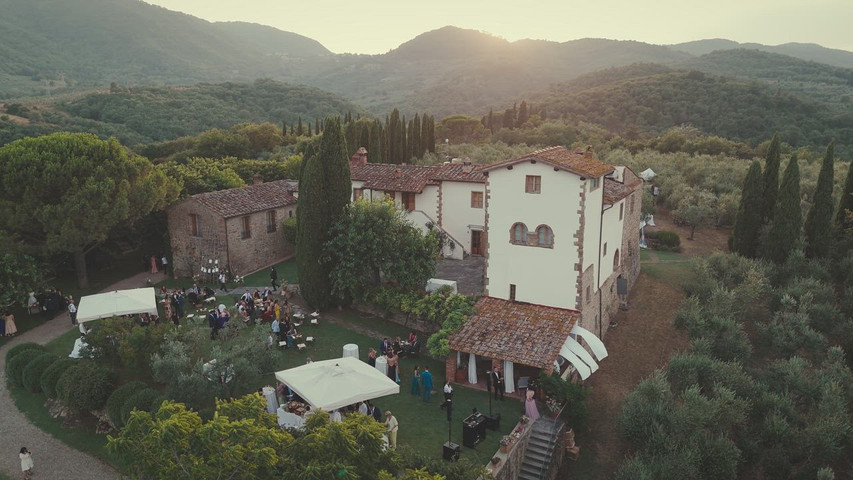 Love in Tuscun hills