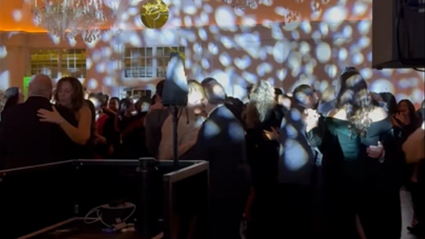 People dancing at the wedding