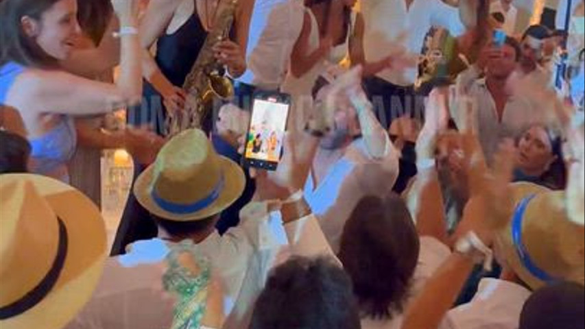 Interactive dinner entertainment with live musicians moving among guests