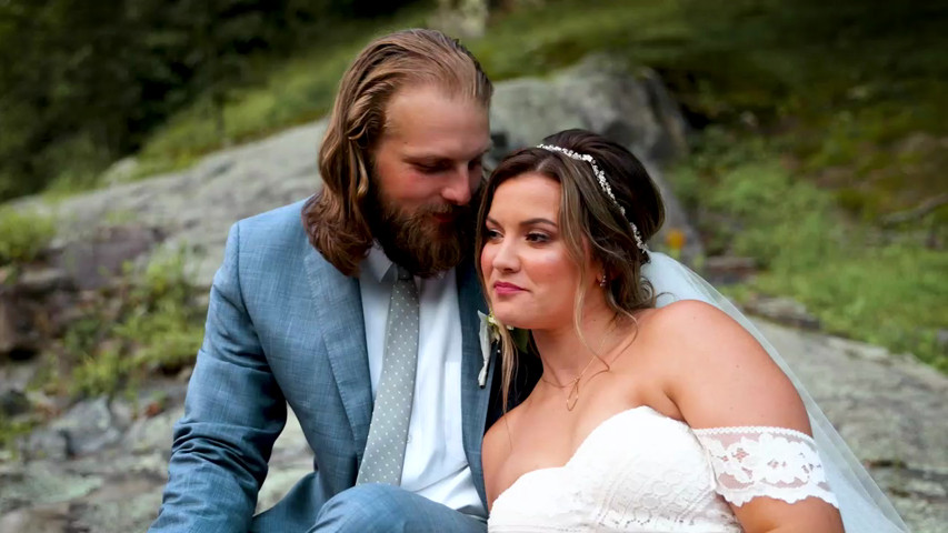 Romantic Picnic on the river during your wedding