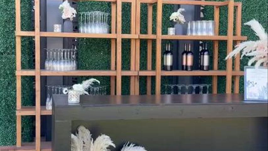 Outdoor bar 
