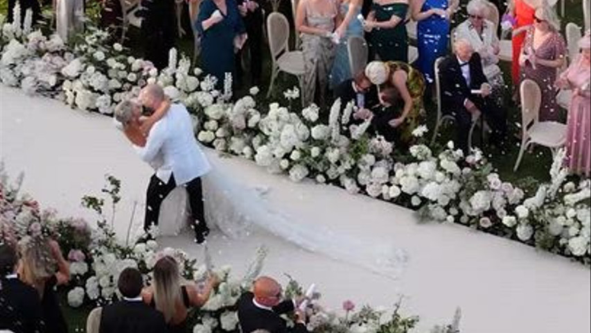 An elegant wedding at Villa Miani with a breathtaking garden ceremony