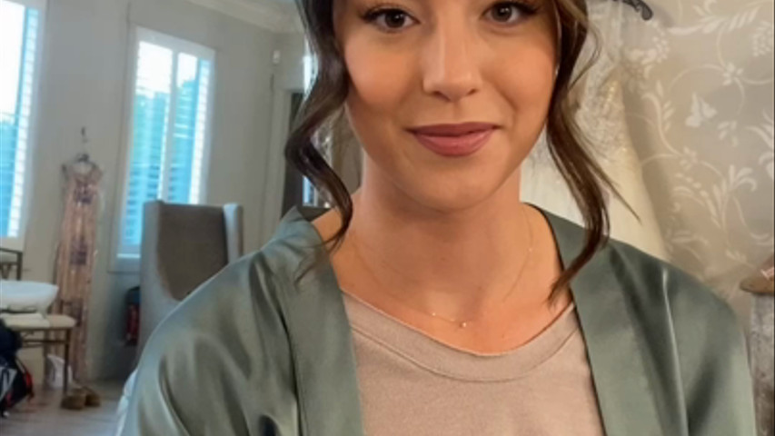 Soft look for this beauty