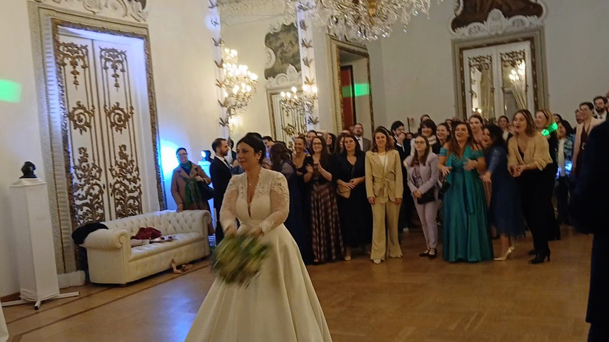 Throwing bouquet
