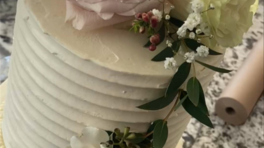 Trailing cake flowers