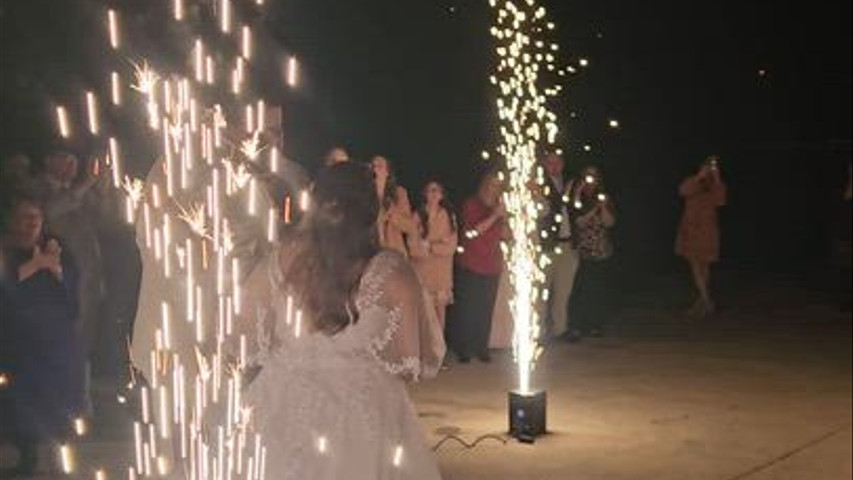 Cold spark machines for sparkler exit. Elegant and beautiful for pictures💕