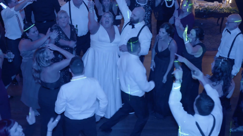 Our DJs Pack Your Dancefloor!
