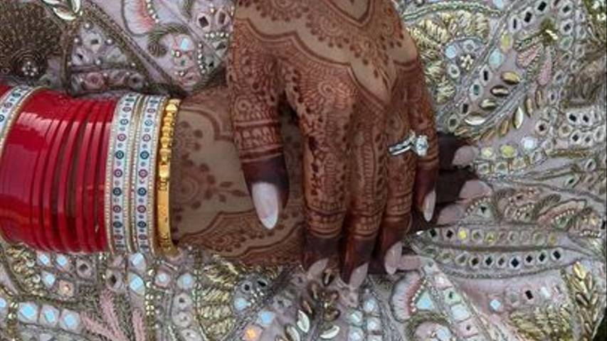 Henna hands