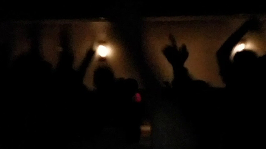 Crowd pounding 