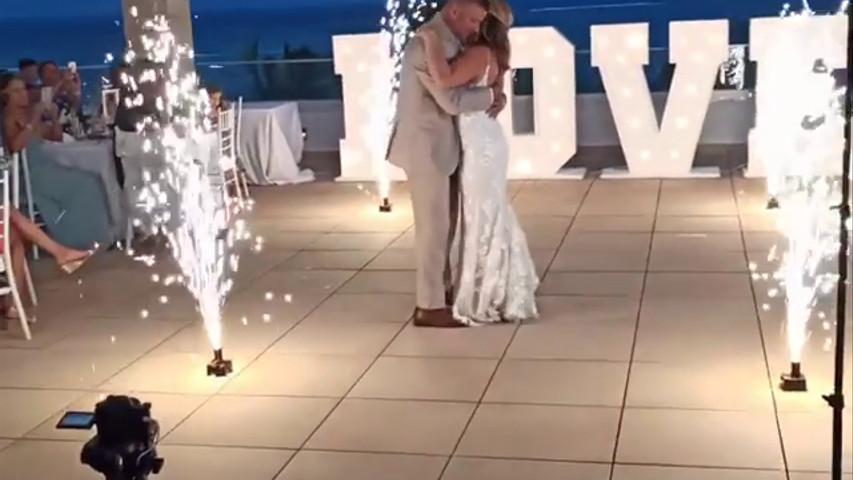 Robert & Samantha Merlino's first dance