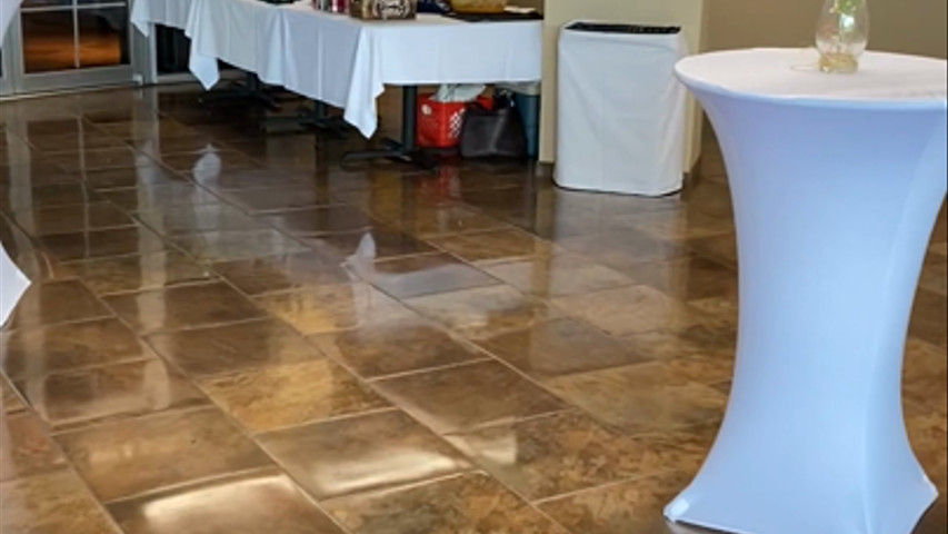 Lobby into Dining Room/Ceremony