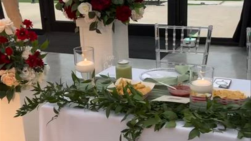 Sweetheart table arrangements