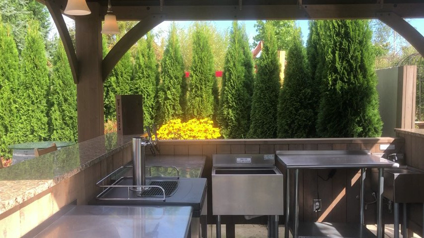Grass Lawn Bar Area