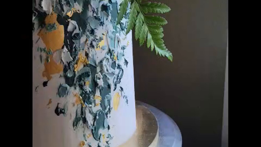 Double barrel wedding cake