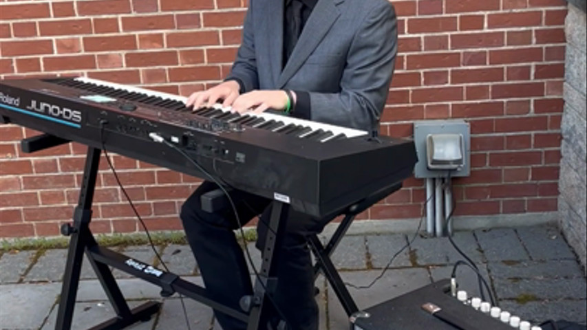 Live Piano cocktail hour