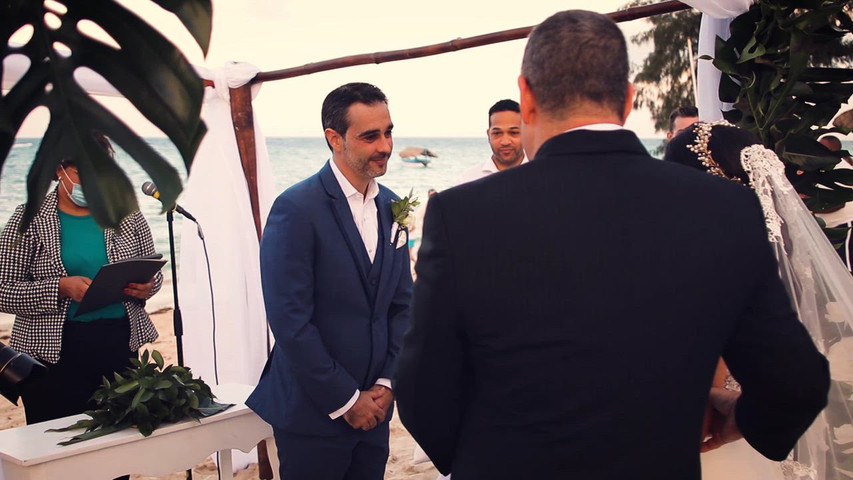 Beach wedding HL
