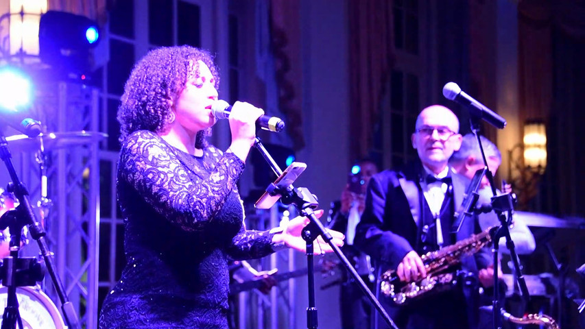 Derek mack band live Feat: Melanie Amaro
