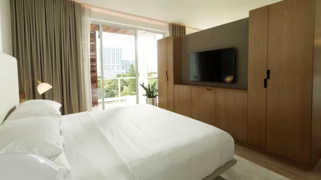 Hotel Commercial