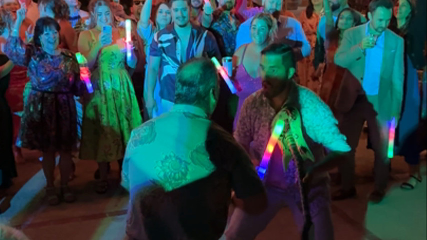 A really fun moment on the dancefloor!