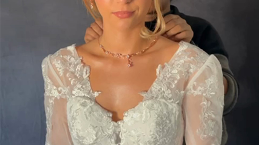 ✨ Bridal Beauty Starts Here! Book Your Dream Look Today! 👰💖