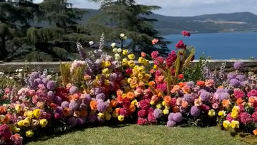 Vibrant Bloom for a Summer Destination Wedding in Italy