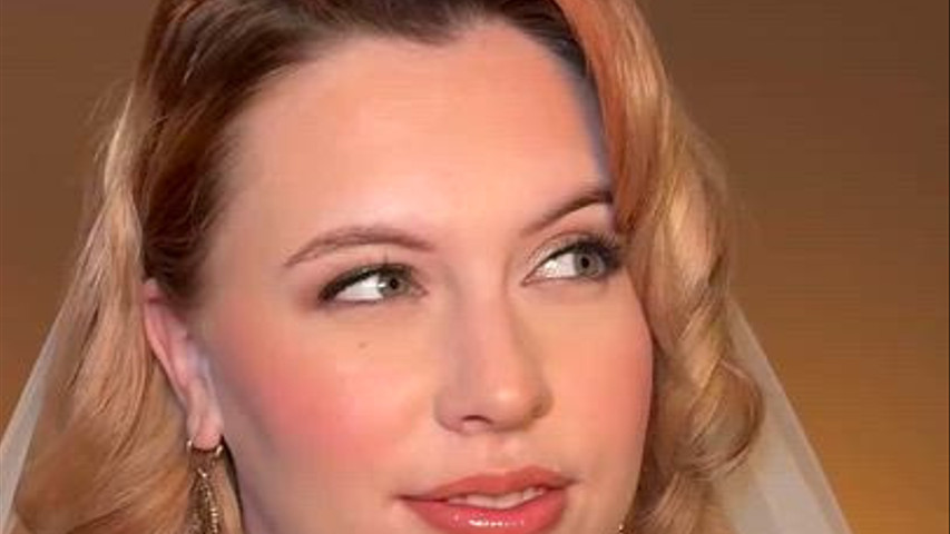 Glowy Timeless Glam