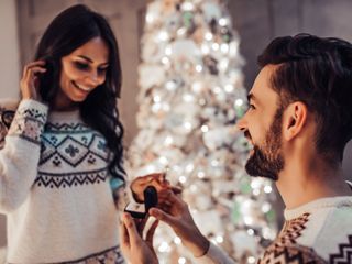 5 Reasons to Get Engaged Over the Holiday Season