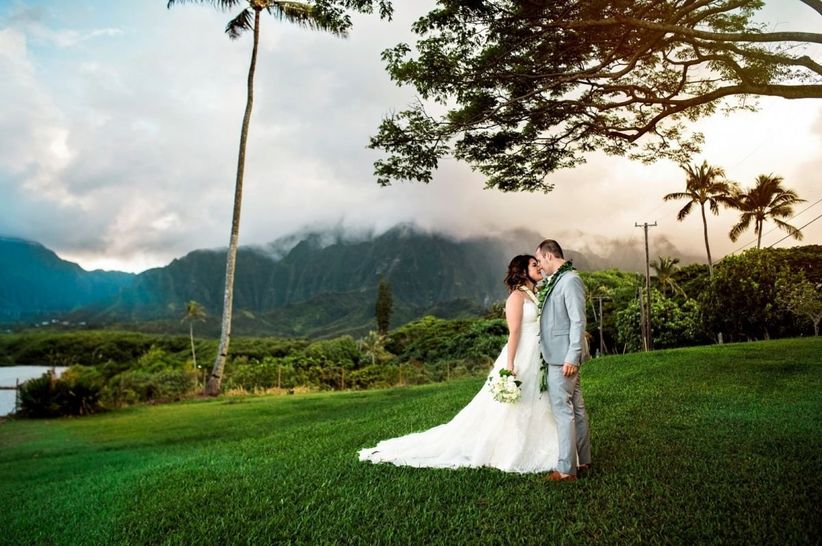 9 Oahu  Wedding  Venues  for a Dreamy Hawaiian Escape 