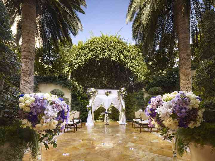 8 Epic Las Vegas Wedding Backdrops